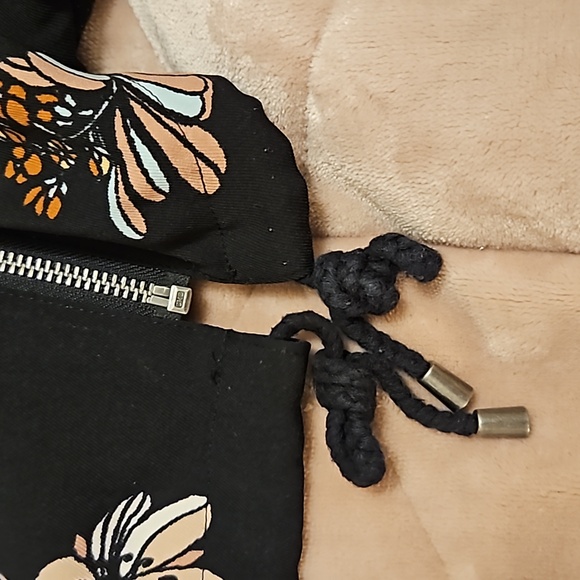 Black flowered jacket - Picture 4 of 5